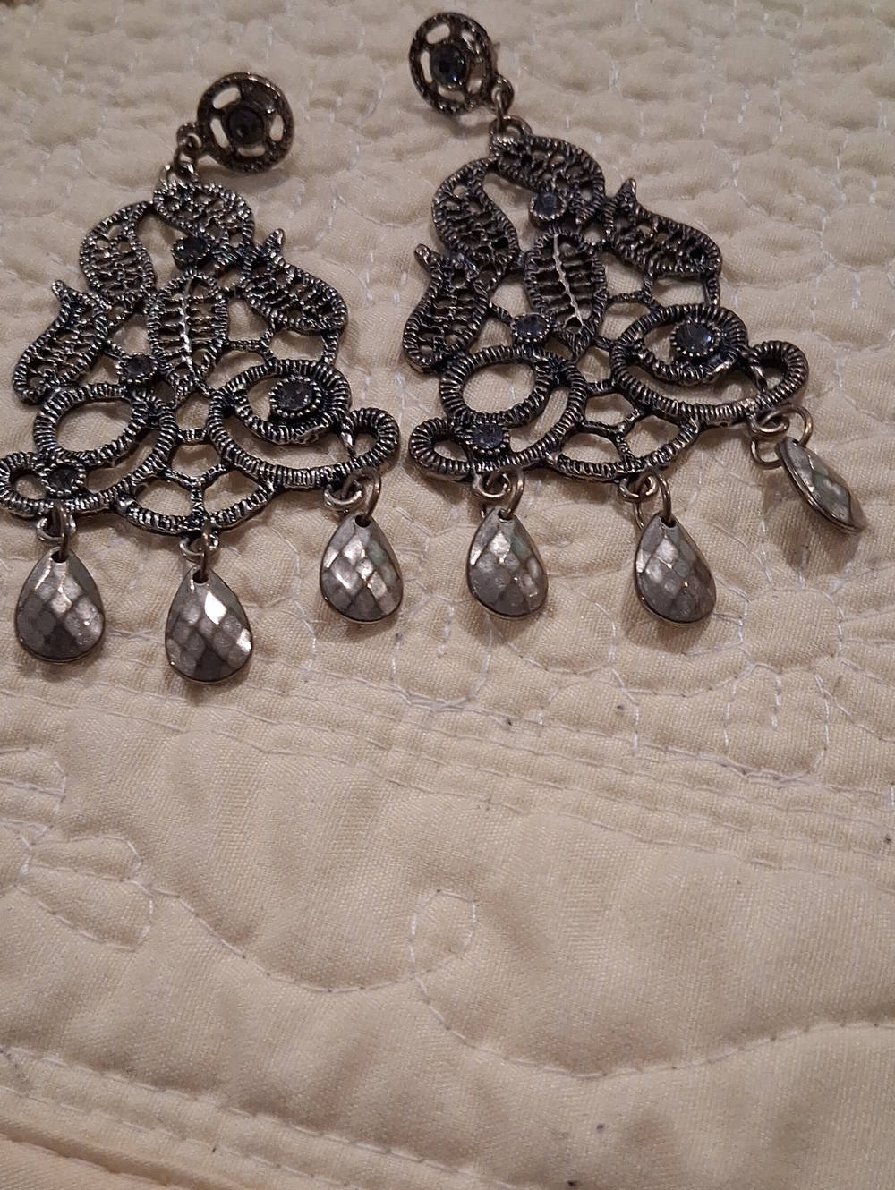 Elegant Filigree Teardrop Chandelier Earrings Goldtone & Champaigne Pierced